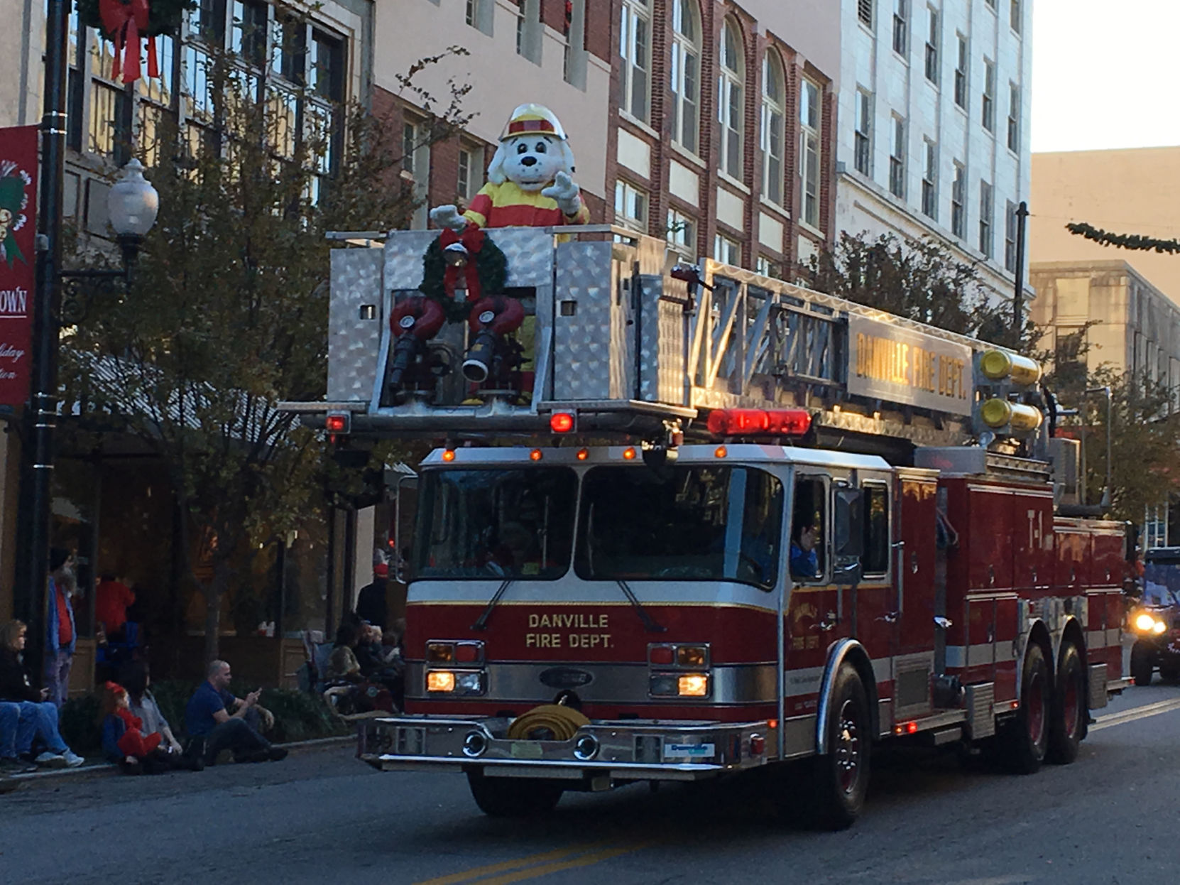 DRB 1204 Parade 11.JPG